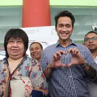 Beberapa pekan lalu, Tora Sudiro yang ditangkap pihak kepolisian karena terjerat kasus narkoba pun  akhirnya dibawa ke Rumah Sakit Ketergantungan Obat (RSKO) Cibubur, Jakarta Timur untuk menjalani proses rehabilitasi. (Nurwahyunan/Bintang.com)