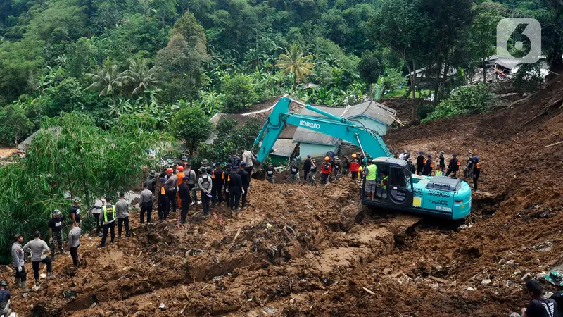 Pencarian Korban Longsor Usai Gempa Guncang Cianjur