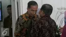 Wapres Jusuf Kalla bersalaman dengan Presiden Joko Widodo saat open house di Istana Kepresidenan Gedung Agung, Yogyakarta, Sabtu (9/7). Open House diikuti oleh ribuan masyarakat. (Liputan6.com/Boy Harjanto)