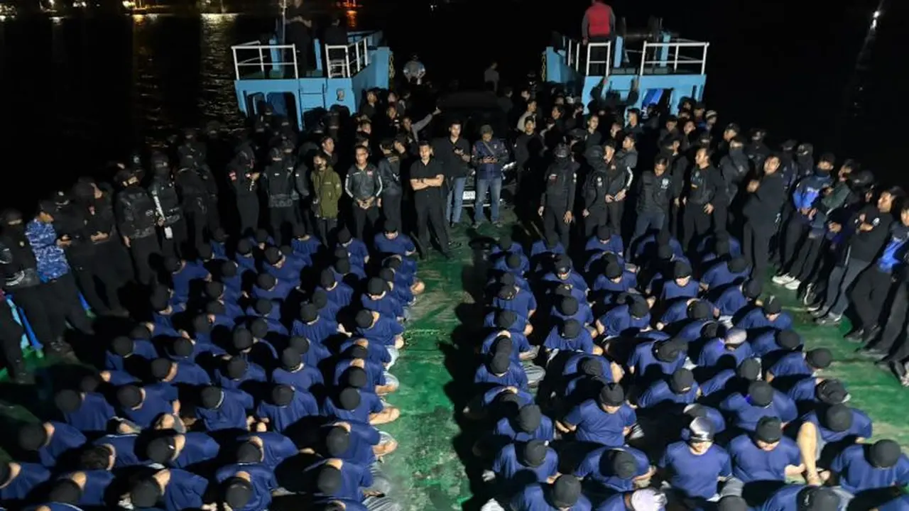 Pemindahan ratusan narapidana dari Jatim dan Sulsel ke Nusakambangan.