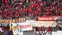 Pemain Bali United merayakan gol ketiga mereka ke gawang Persija Jakarta pada laga Piala Presiden 2015 di Stadion Kapten I Wayan Dipta, Bali, Minggu (30/8/2015). (Bola.com/Vitalis Yogi Trisna)