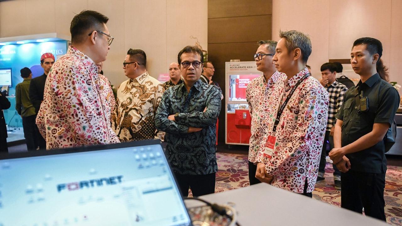 Wamenkominfo Nezar Patria