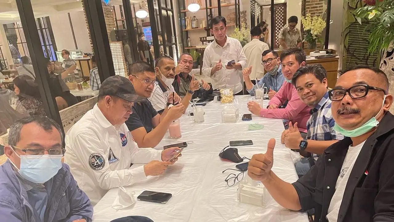 Ketua DPC Demokrat pendukung Emil Dardak berkumpul di Surabaya. (Dian Kurniawan/Liputan6.com)