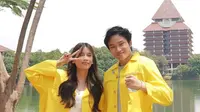 Sabrina Chairunnisa Kompak dengan Putra Sambung Azka Corbuzier Kenakan Almamater Kuning. [@sabrinachairunnisa_]