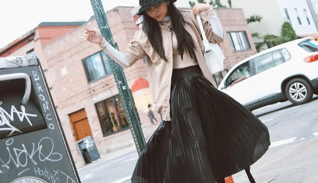 Rok pleats hingga bicycle pants, menambah aksi tampilan yang seru.