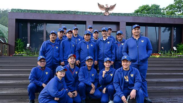 Presiden Prabowo Subianto bersama para menteri yang mengikuti retret di Akmil Magelang Jawa Tengah, Minggu (27/10/2024).
