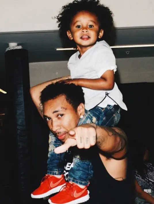 Hal yang sama pun terjadi pada Tyga. Ia meminta perlindungan lebih untuk King Cairo. (Hollywood Life)