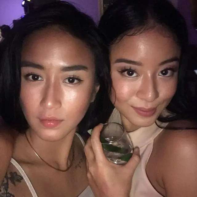 Jadi Bridesmaid di Lamaran Vidi Aldiano, Ini 6 Potret Chef Renatta dan Sang Kakak