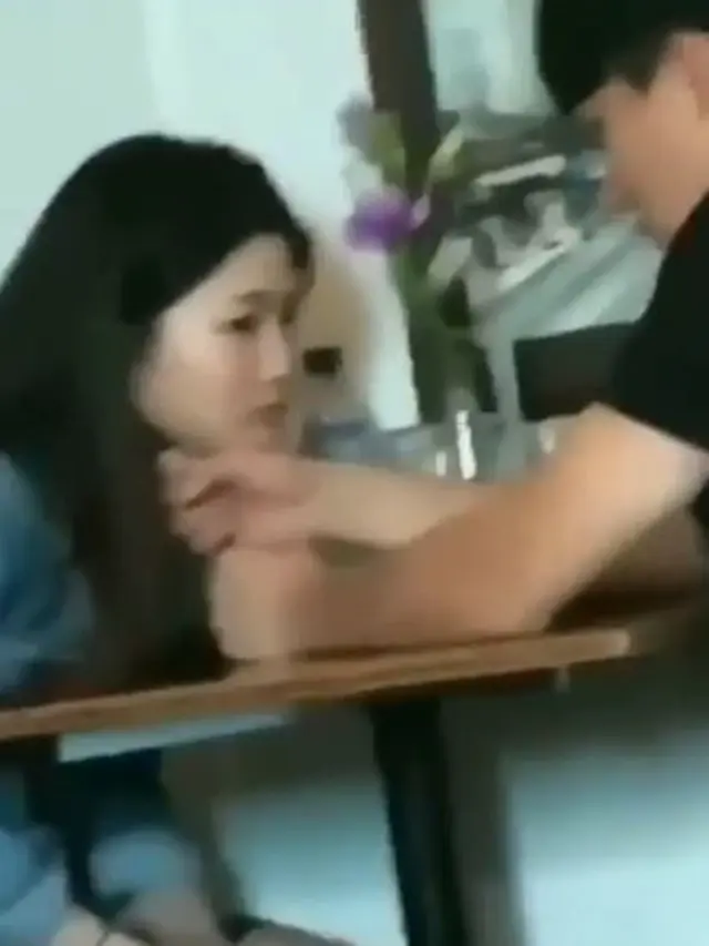 6 Potret Orang Pacaran Sok Romantis Ini Malah Bikin Senyum Geli