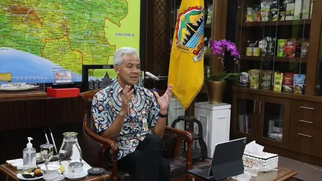 Gubernur Jawa Tengah Ganjar Pranowo saat memberikan arahan kepada seluruh camat, lurah, kades dan jajaran forkopimda Kabupaten Blora melalui virtual. (istimewa)