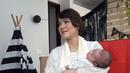 Seperti akikah pada umumnya, baby Alita Naora Lawi pun melewati proses pencukuran sebagian rambutnya yang katanya menjadi tradisi pada acara akikah. Selain keluarga dan para sahabat, turut hadir juga beberapa anak yatim saat itu. (Nurwahyunan/Bintang.com)