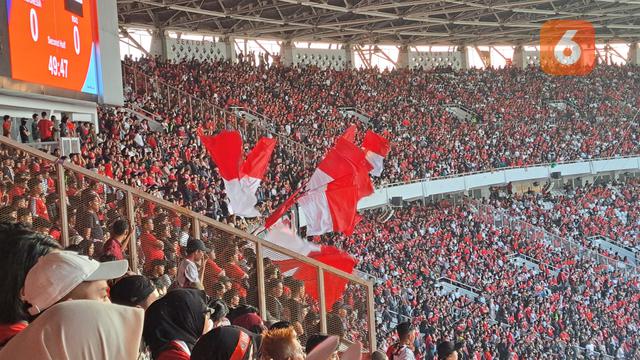 FOTO Suporter Timnas Indonesia di SUGBK