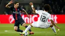 Aksi Angel di Maria melewati Marcelo di lanjutan Grup A Liga Champions di Stadion Parc des Princes, Paris, Prancis, Kamis (22/10/2015) dini hari WIB. (Reuters/Charles Platiu)