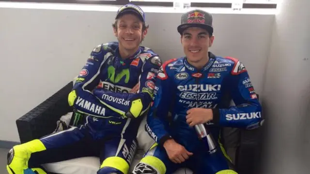 Valentino Rossi (kiri) dan Maverick Vinales