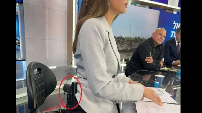 Pembawa Berita Israel Selipkan Pistol di Celana Saat Bertugas di Studio Televisi, Lebay atau Hak Bela Diri?