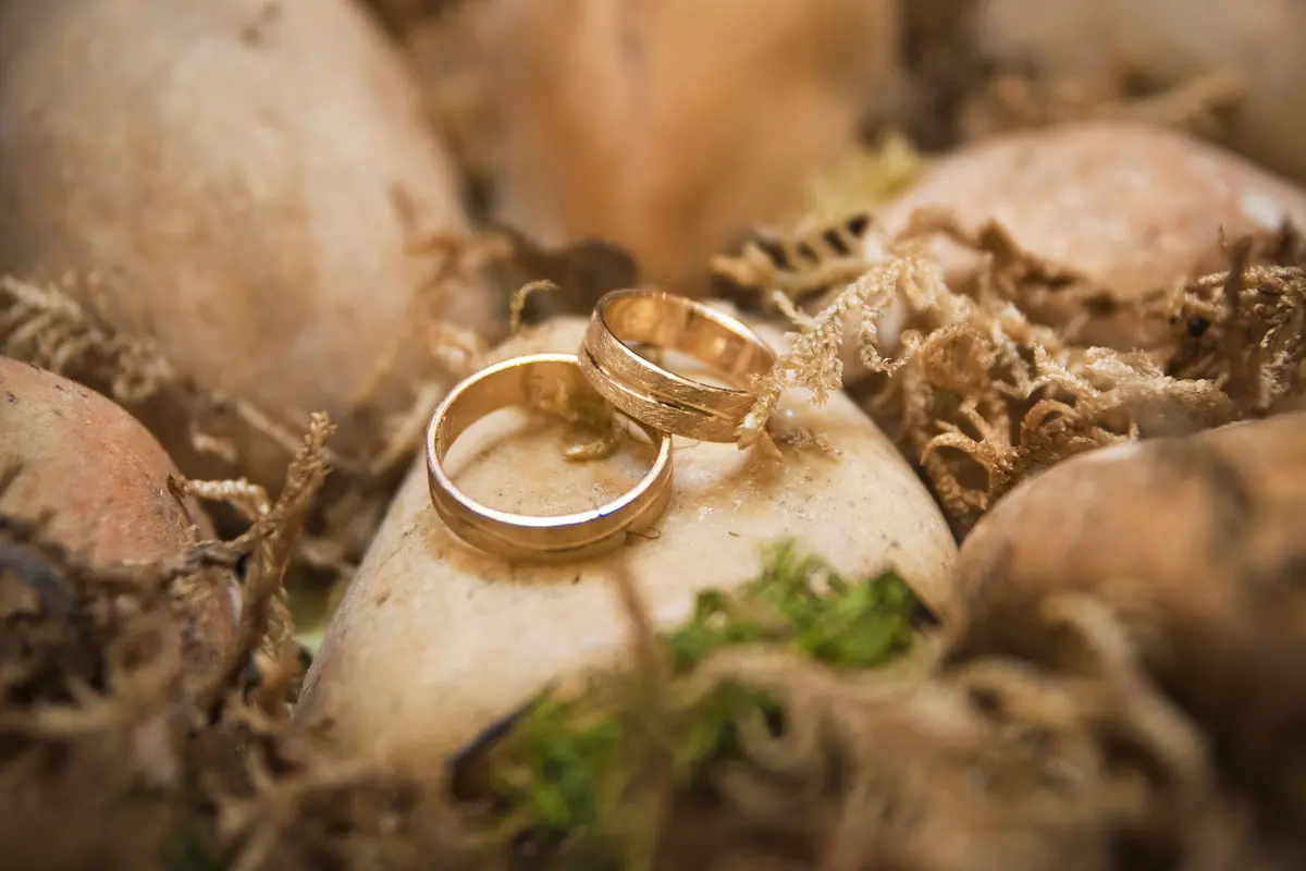 cincin pernikahan