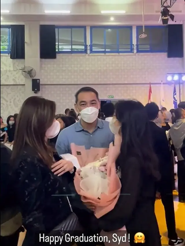 [Fimela] Cut Tari dan Sydney