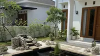 8 Inspirasi Kolam Ikan Mini Berpadu Taman Kering yang Minim Perawatan, Estetik dan Mudah Dirawat