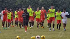Persija Jakarta kembali menjalani sesi latihan di Markas Yon Zikon 13, Jakarta (2/1/2015). (Liputan6.com/Miftahul Hayat)