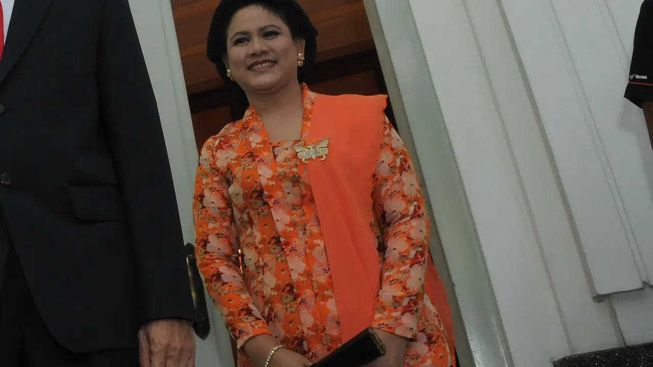 Akankah Kebaya Kutu Baru Iriana Jokowi Menjadi Booming?