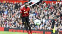 Ekspresi gelandang Manchester United, Paul Pogba, saat pertandingan melawan Wolverhampton Wanderers pada laga Premier League, di Stadion Old Trafford, Sabtu (22/9/2018). Manchester United ditahan 1-1 oleh Wolverhampton. (AP/Rui Vieira)