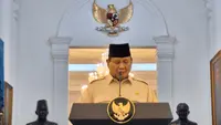 Presiden Prabowo Subianto dalam konferensi pers di Istana Merdeka Jakarta, Selasa (11/3/2025). (Liputan6.com/Lizsa Egeham).