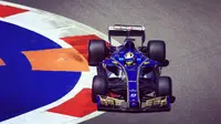 Pebalap Sauber, Marcus Ericsson, sedang beraksi pada sesi kualifikasi F1 GP Rusia di Sochi Autodrom, Sabtu (29/4/2017). (Bola.com/Twitter/SauberF1Team)