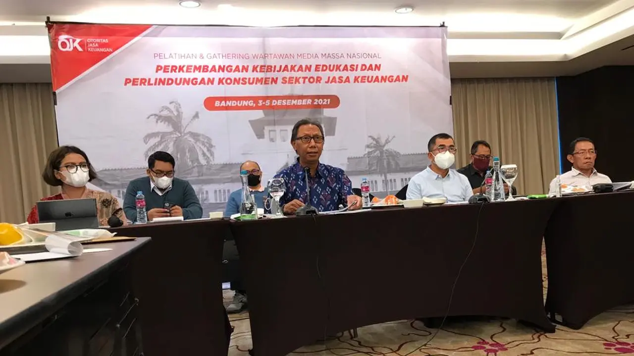 Anggota Dewan Komisioner Bidang Edukasi dan Perlindungan Konsumen OJK, Tirta Segara
