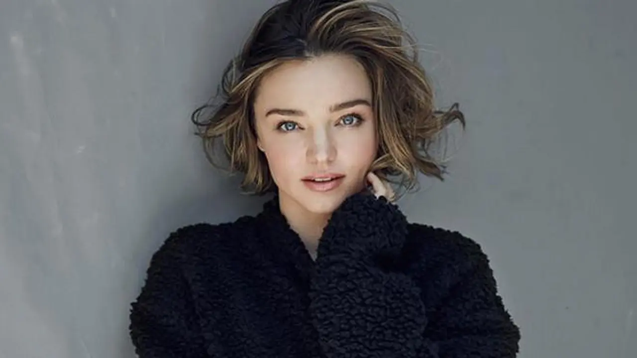 Eksklusif, Proses Fitting Gaun Pengantin Miranda Kerr Oleh Vogue