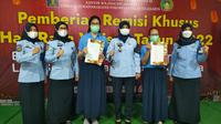 Sembilan warga binaan Lembaga Permasyarakatan (Lapas) Perempuan Kelas IIA Duren Sawit, Jakarta Timur, mendapatkan remisi Hari Raya Waisak. (Foto: lppjakarta.kemenkumham.go.id).