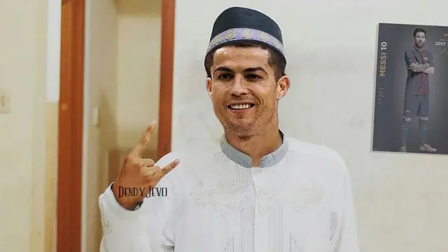 7 Foto Editan Atlet Dunia Pakai Sarung dan Peci ala Santri