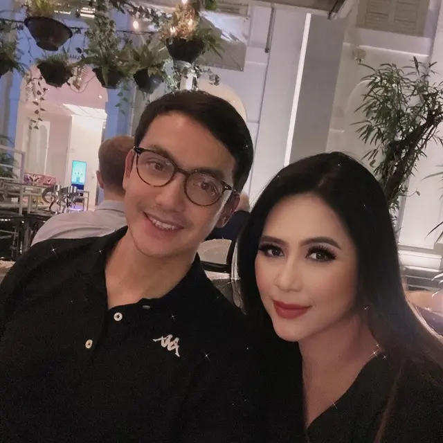 Jarang Tersorot, Ini 7 Potret Mesra Gunawan Sudrajat dan Sang Istri