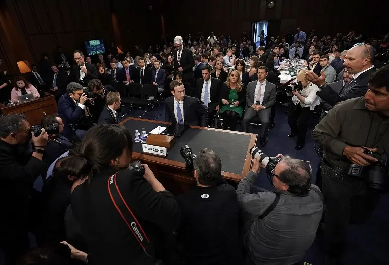 Mark Zuckerberg di Depan Senat AS: Saya Minta Maaf  (BRENDAN SMIALOWSKI / AFP)