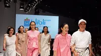 Berikut tampilan empat desainer pilihan yang dipadukan dalam show Fashion Fusion dari Blibli.com di panggung Jakarta Fashion Week 2018. (Foto: Feminagroup)