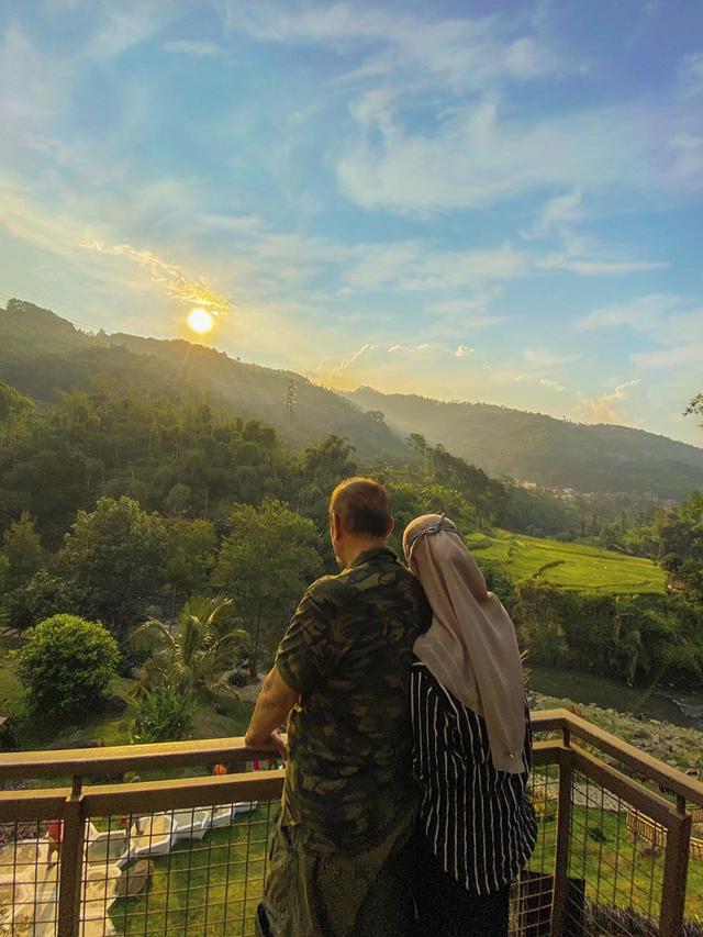 7 Potret Hangat Laudya Cynthia Bella dan Sang Ayah yang Jarang Tersorot