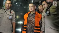 Wakil Ketua Komisi V DPR Fraksi PKS, Yudi Widiana Adia mengenakan rompi oranye usai memenuhi panggilan penyidik KPK, Jakarta, Rabu (19/7). (Liputan6.com/Helmi Afandi)