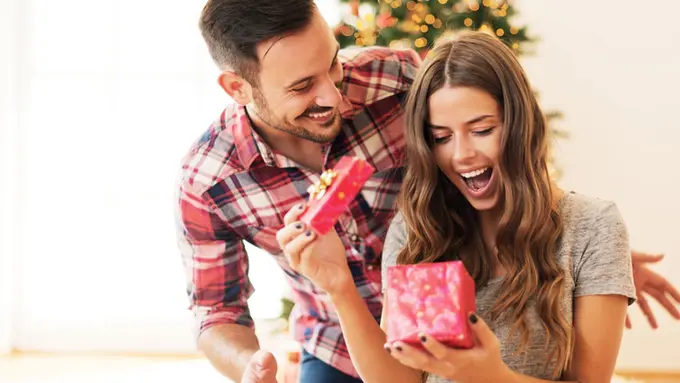 5 Alasan Perhiasan Berlian Cocok Dijadikan Hadiah Spesial Akhir Tahun Buat Orang Tersayang