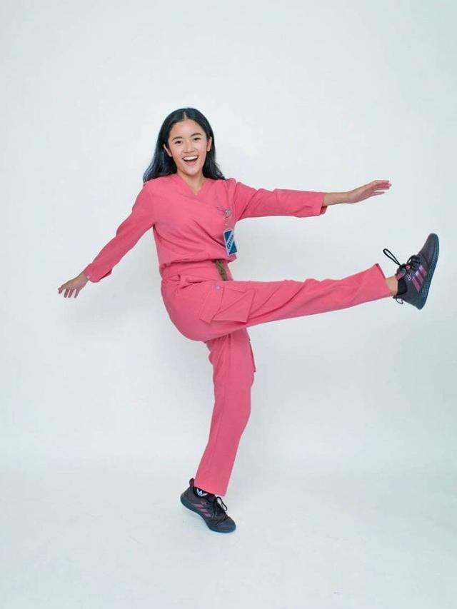 Saat Dokter Rancang Baju Jaga Modis untuk Tenaga Medis