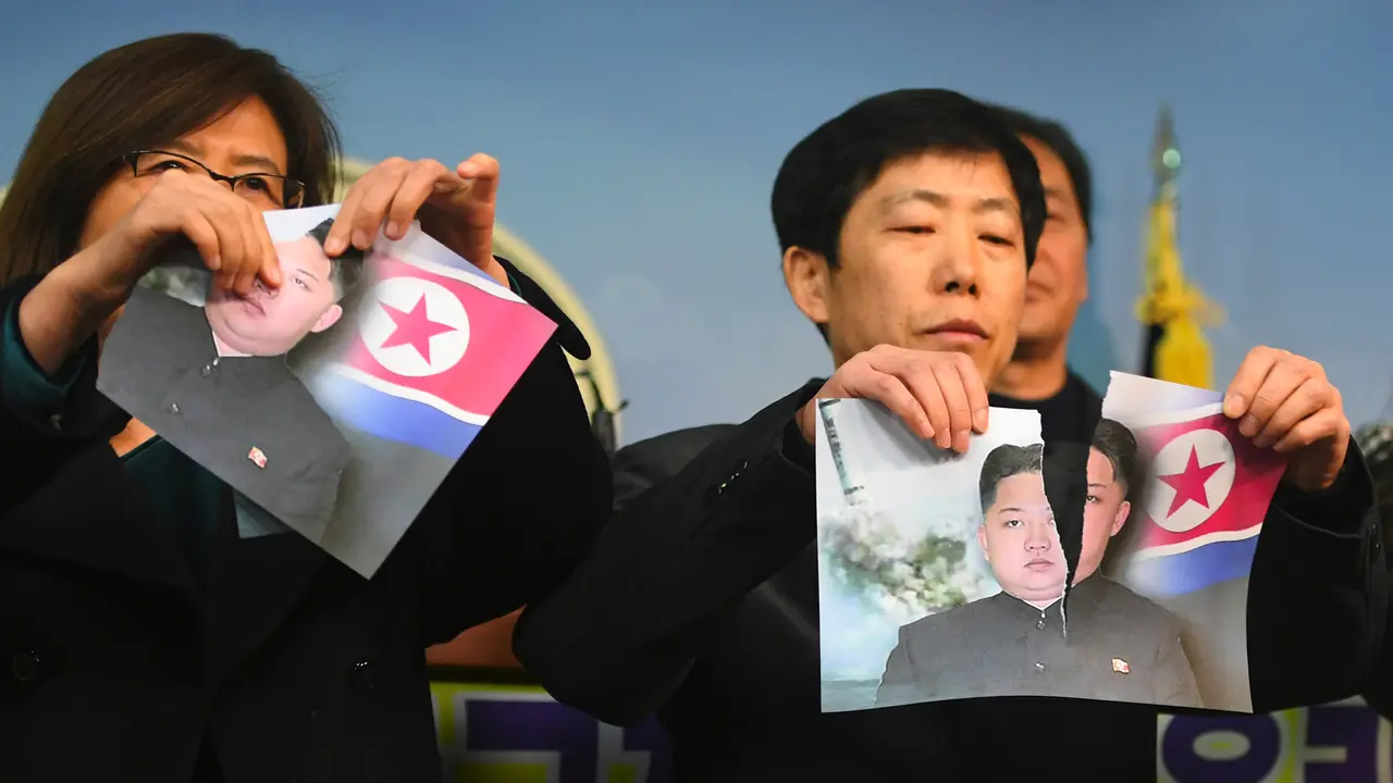 Berhasil ke Korea Selatan, Pembelot Korea Utara Robek Foto Kim Jong-un