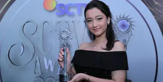 Megan Domani mengaku dirinya shock lantaran bisa menyabet piala di SCTV Awards 2017. Adik dari Bryan Domani tersebut meraih penghargaan lewat perannya di sinetron Anak Mesjid. (Adrian Putra/Bintang.com)