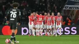 PSV Eindhoven sukses mengalahkan Liverpool dengan skor 3-2. (NICOLAS TUCAT/AFP)