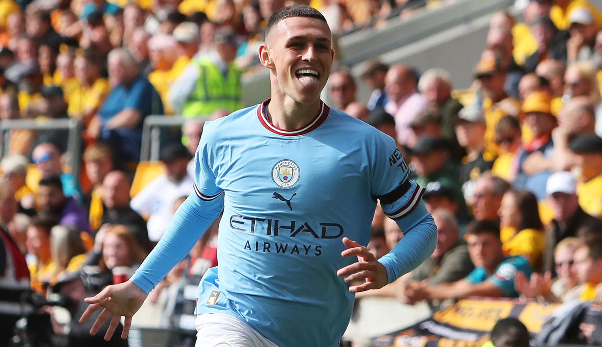 Phil Foden. Gelandang tengah Manchester City, Phil Foden melakukan selebrasi setelah mencetak gol ketiga timnya ke gawang Wolverhampton dalam laga pekan ke-8 Liga Inggris 2022/2023 di Molineux Stadium (17/9/2022). Hingga kini ia telah mencetak 7 gol dan 3 assist dari total 18 laga di Liga Inggris. Bersama Erling Haaland, keduanya menjadi mesin gol The Citizens di Liga Inggris musim ini. (AFP/Geoff Caddick)