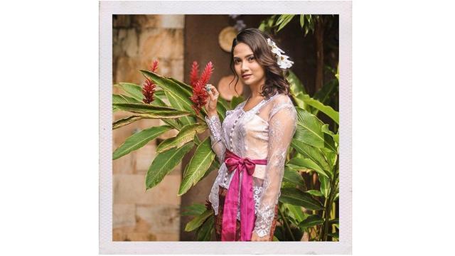6 Gaya Santai Vanessa Angel Tanpa Makeup Tebal (sumber: Instagram.com/vanessaangelofficial)
