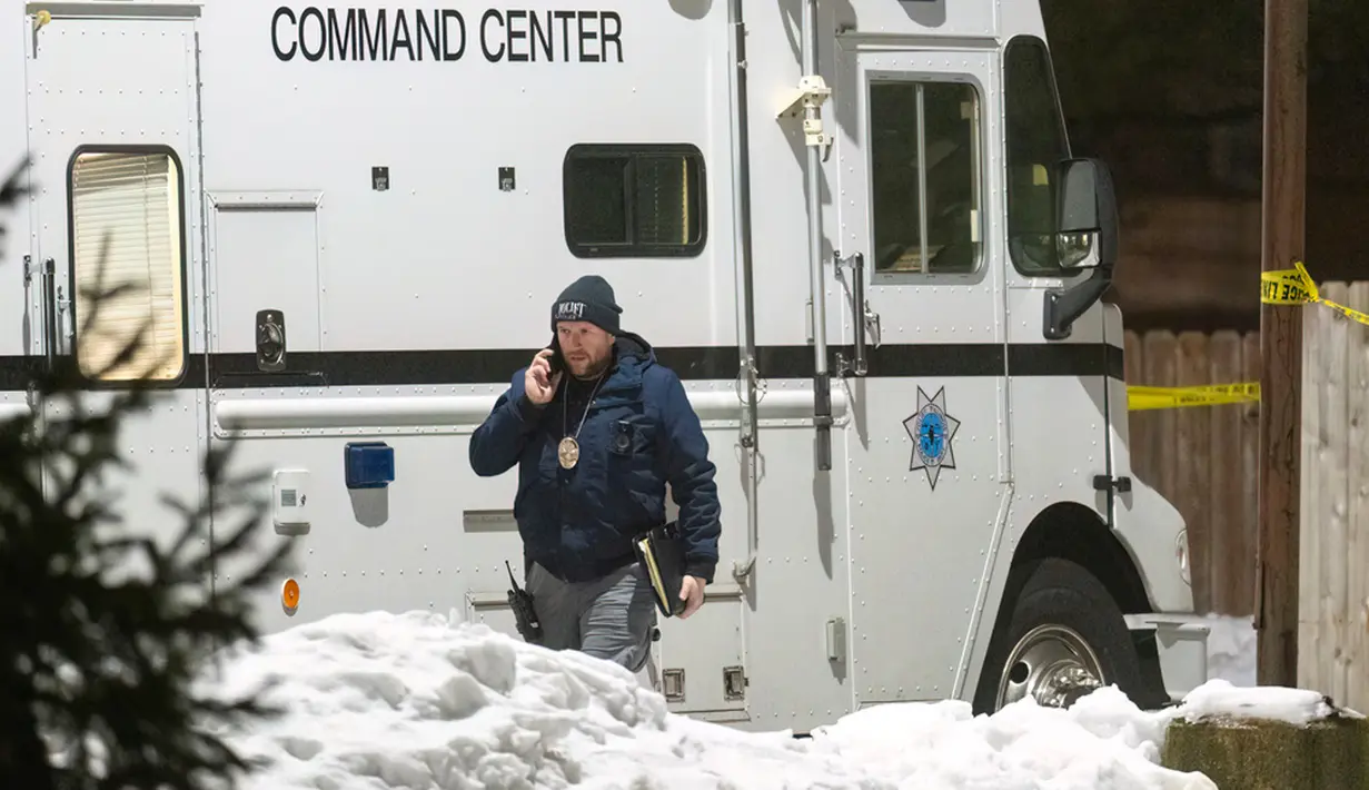 "Deputi sheriff setempat dan agen satuan tugas buronan dari FBI sudah dikerahkan untuk membantu mencari pelaku," ucap Kepala Kepolisian Joliet, William Evans. (Tyler Pasciak LaRiviere/Chicago Sun-Times via AP)