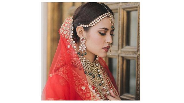 Biasa Natural, Ini 7 Potret Raisa dengan Makeup Tebal yang Curi Perhatian