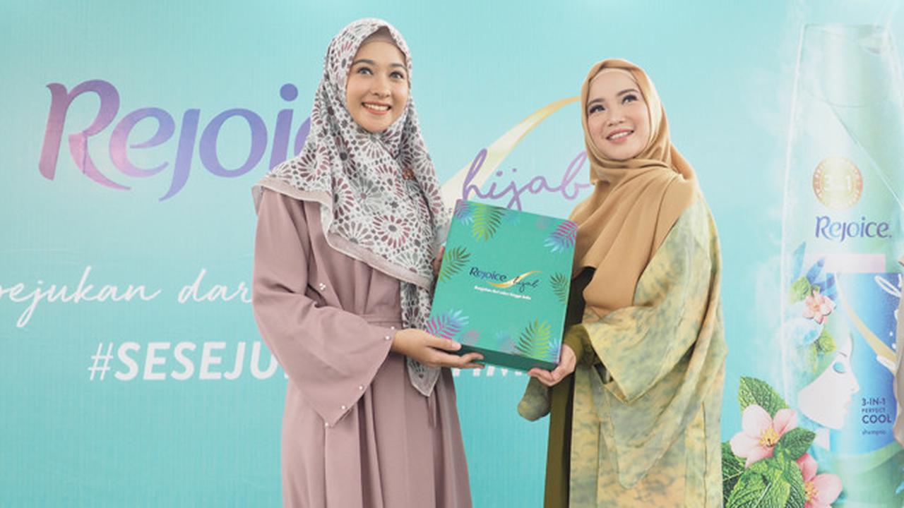 Chacha Frederica dan Poppy Bunga