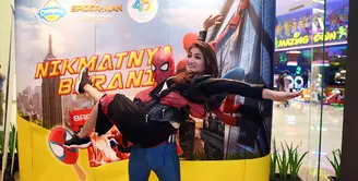 Bersama selebriti lainnya, Natalie Sarah juga turut hadir di gala premier film Spider-Man: Homecoming. Namun ada hal yang membuat Natalie sangat senang ketika hadir di nonton bareng tersebut. (Nurwahyunan/Bintang.com)