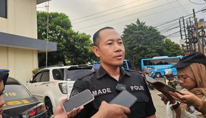 Kasi Humas Polres Metro Depok, AKP Made Budi saat dikonfirmasi terkait dugaan pengeroyokan oknum TNI di Supermarket, Depok. (Foto: Liputan6.com/Dicky Agung Prihanto)