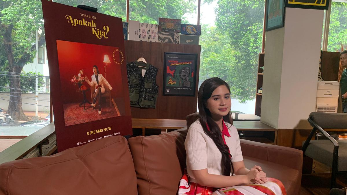 Apakah Kita: EP Perdana Tissa Biani sebagai Solois Muda