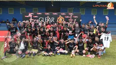 Peserta Training Ayo Indonesia Bisa berfoto bersama usai melakukan sesi latihan di Lapangan C Senayan (Liputan6.com/Helmi Fithriansyah). 